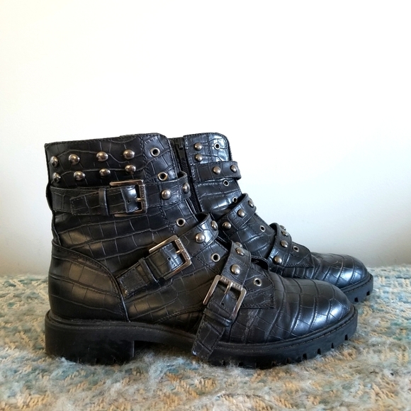 SOLD GUESS BLACK MOTO STYLE ANKLE BOOTS - Picture 1 of 5